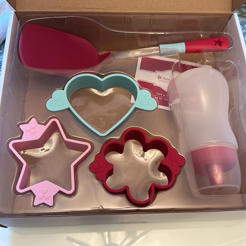 American Girl Pancake Set - Picture 3 of 4